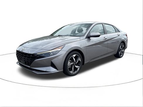 Used 2023 Hyundai Elantra SEL w/ Convenience Package FWD image 7
