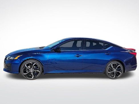 Used 2023 Nissan Altima 2.5 SR w/ SR Premium Package image 2