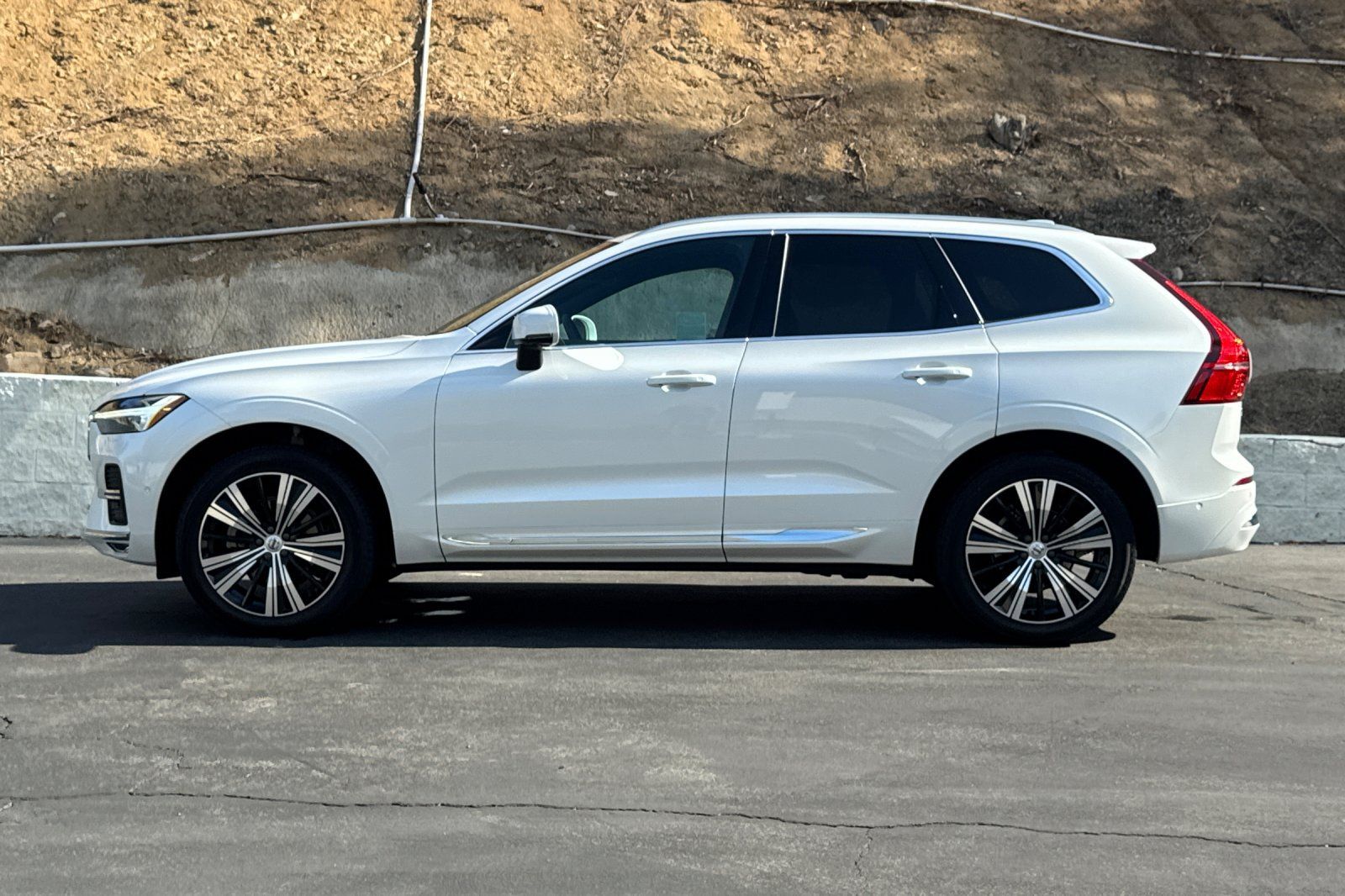 Certified 2023 Volvo XC60 B5 Plus w/ Protection Package Premier FWD image 8