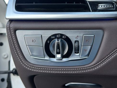 Used 2017 BMW 750i xDrive image 32