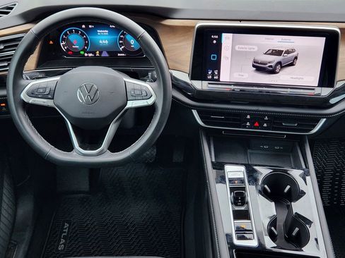 Used 2024 Volkswagen Atlas SE image 26