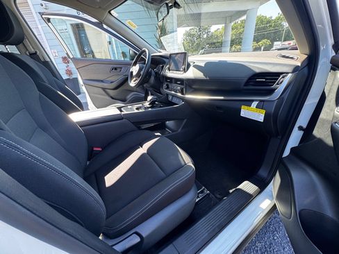 Used 2023 Nissan Rogue S FWD image 10