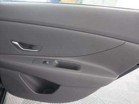 Certified 2024 Hyundai Elantra SE FWD image 25