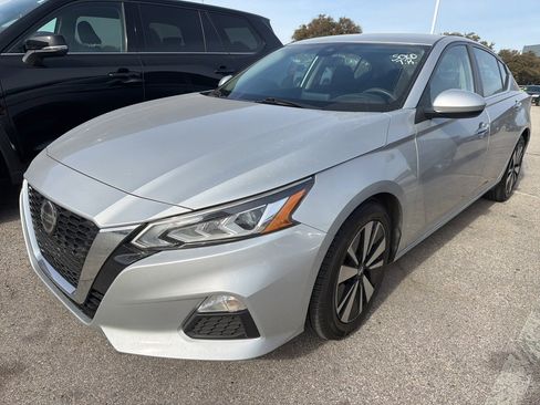 Used 2022 Nissan Altima 2.5 SV image 1