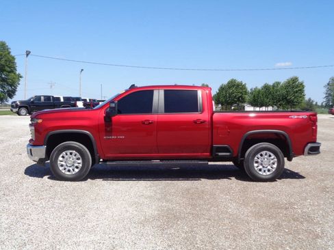 Used 2024 Chevrolet Silverado 2500 LT w/ Convenience Package AWD/4WD image 2