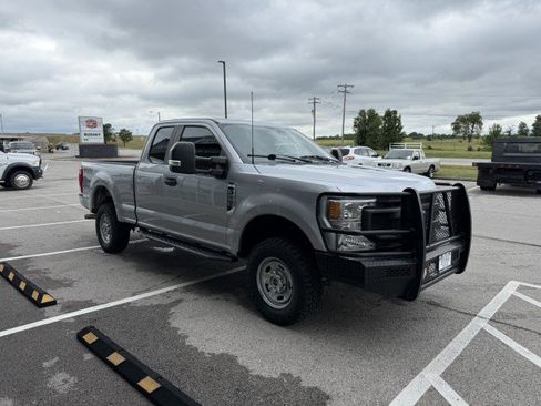 Used 2022 Ford F250 XL w/ Power Equipment Group image 3