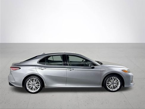 Used 2018 Toyota Camry XLE w/ Audio Package FWD image 5