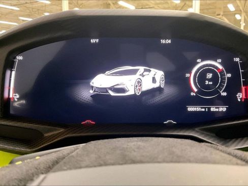 Used 2025 Lamborghini Revuelto image 10