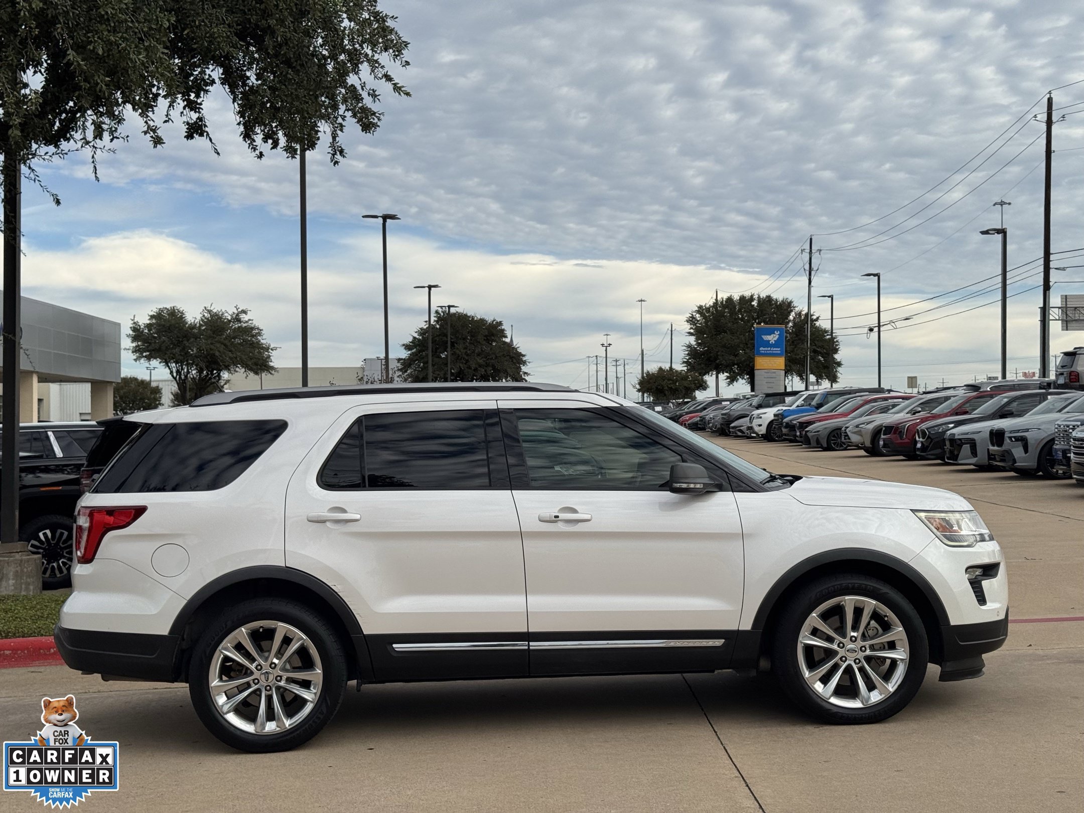 Used 2019 Ford Explorer XLT w/ Equipment Group 202A FWD image 3