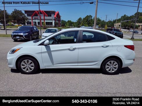 Used 2016 Hyundai Accent SE FWD image 7