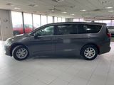 Used 2017 Chrysler Pacifica Touring image 4