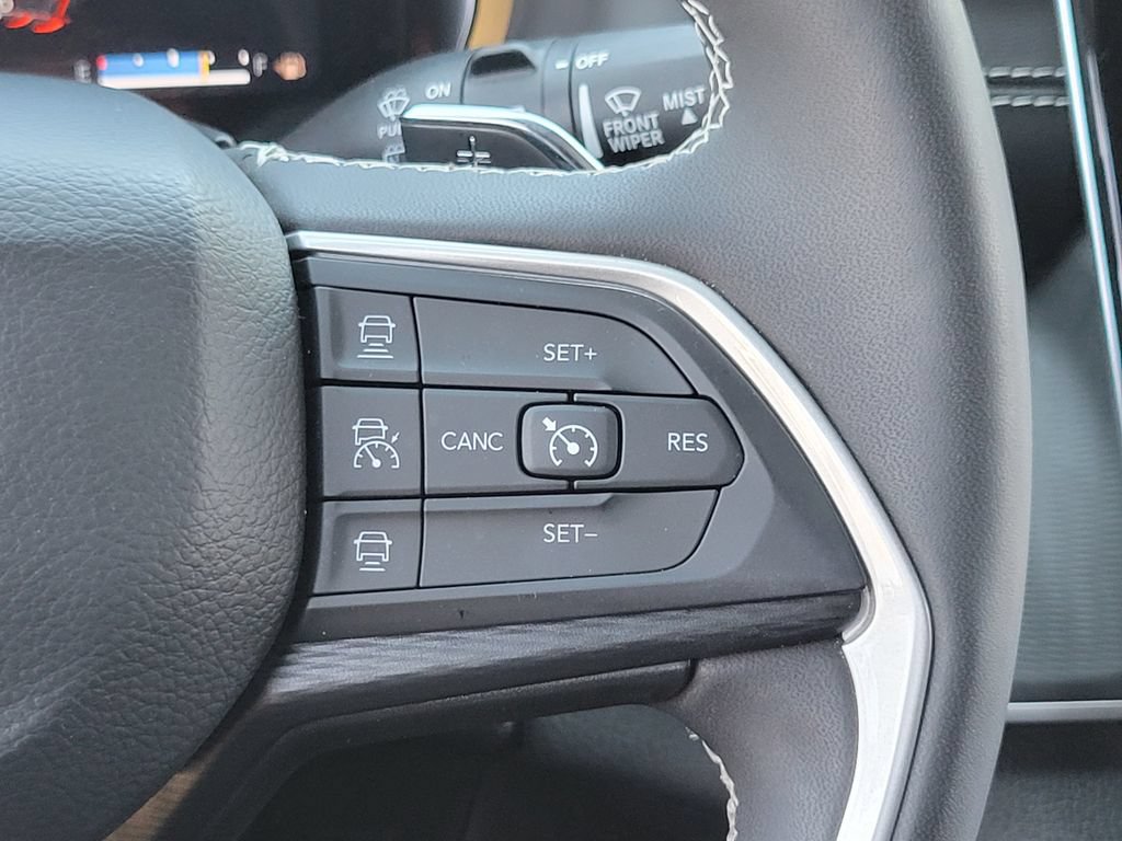Used 2023 Jeep Grand Cherokee L Laredo AWD/4WD image 6