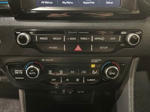 Used 2018 Kia Niro EX image 37