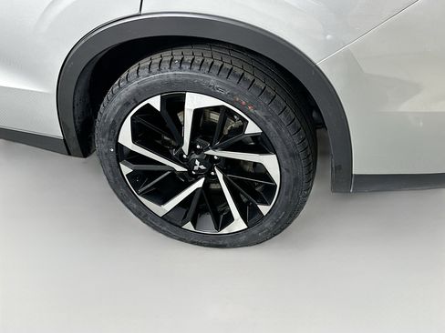 Used 2024 Mitsubishi Outlander SE image 11