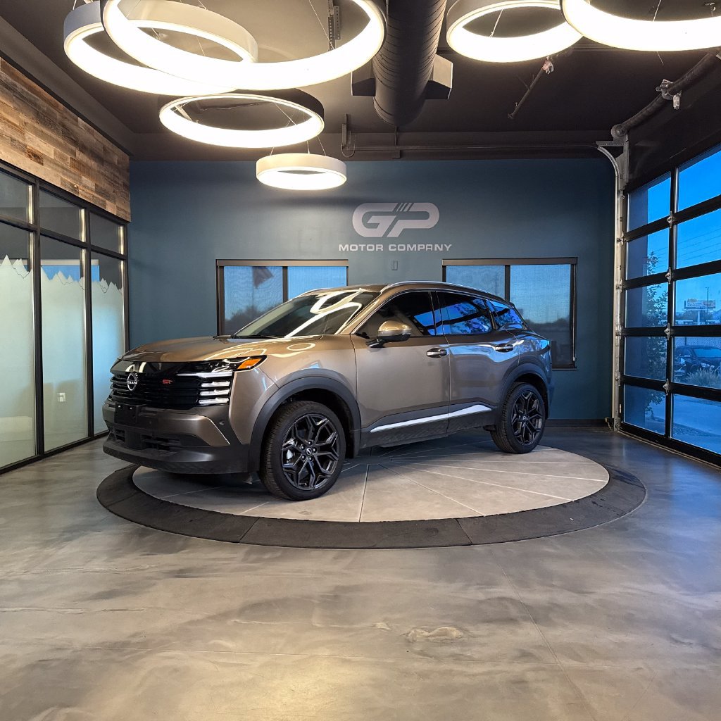 Used 2025 Nissan Kicks SR AWD/4WD image 7
