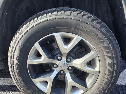 Used 2015 Jeep Cherokee Trailhawk w/ Comfort/Convenience Group image 6