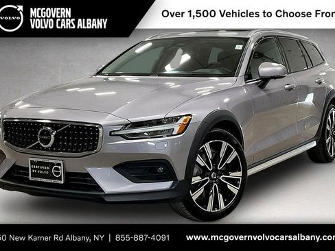 Certified 2026 Volvo V60 B5 Cross Country Ultra w/ Climate Package AWD/4WD image 1