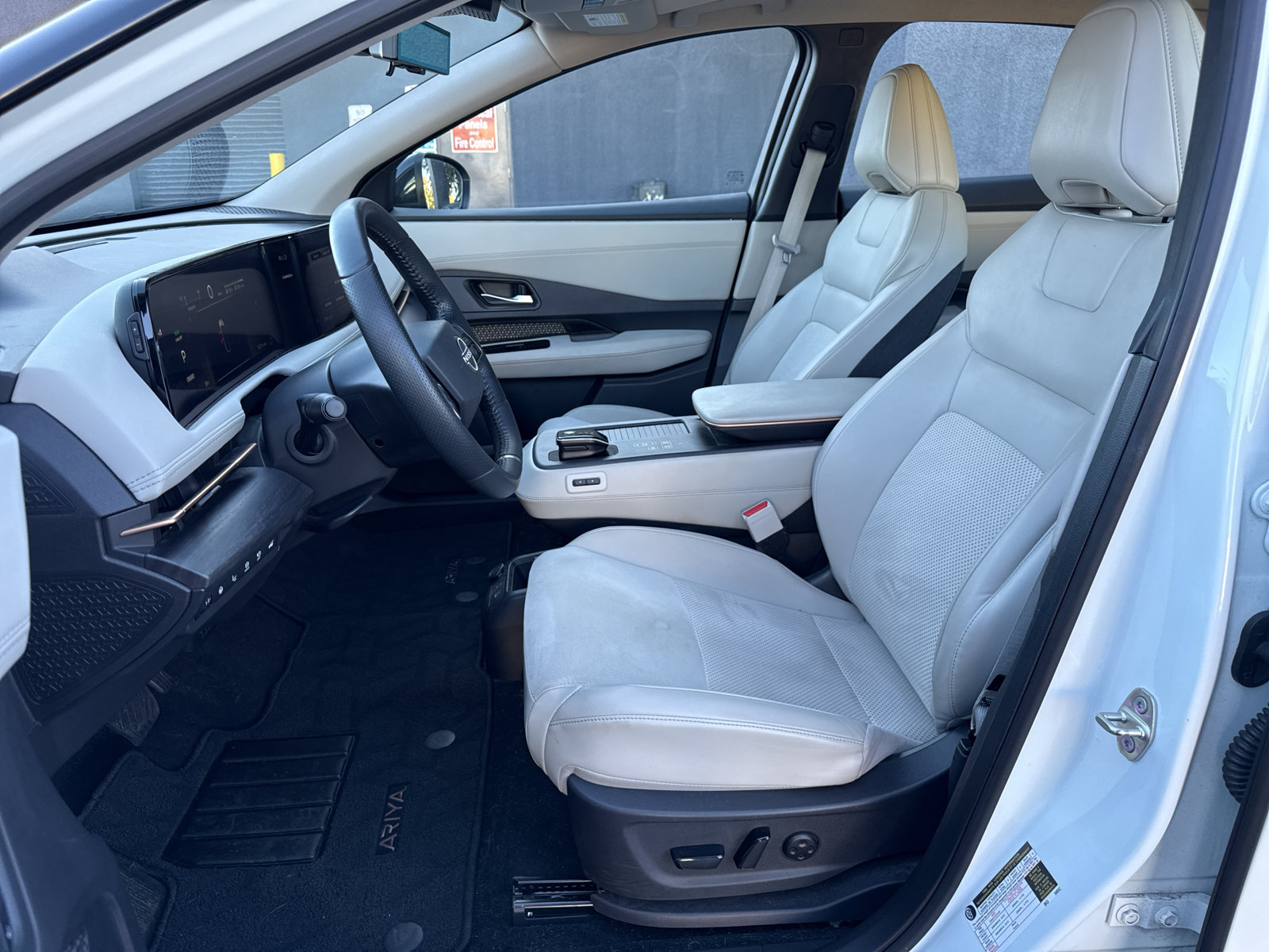 Used 2023 Nissan Ariya FWD image 18