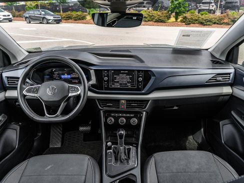 Used 2023 Volkswagen Taos SE w/ Panoramic Sunroof Package FWD image 21