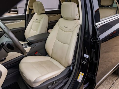 Used 2020 Cadillac XT5 Premium Luxury w/ LPO, Floor Liner Package image 25