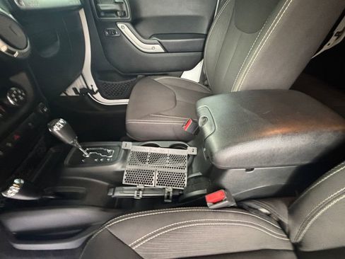 Used 2018 Jeep Wrangler Unlimited Sahara w/ Connectivity Group image 22