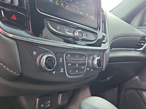 Used 2023 Chevrolet Traverse Premier image 17