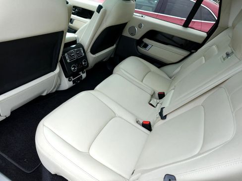 Used 2019 Land Rover Range Rover image 10