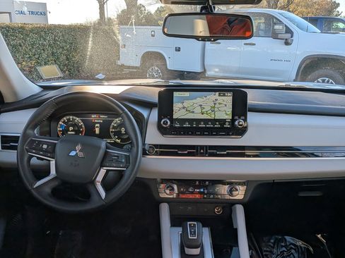 Used 2023 Mitsubishi Outlander SEL image 19