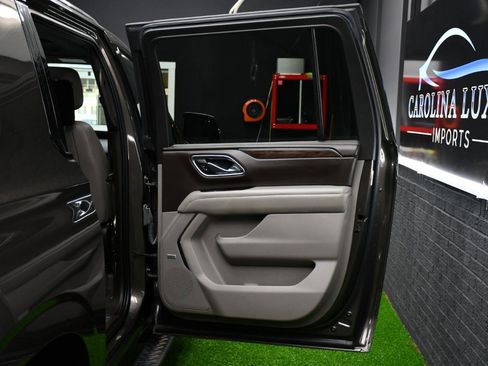 Used 2021 Chevrolet Suburban Z71 w/ Luxury Package image 34