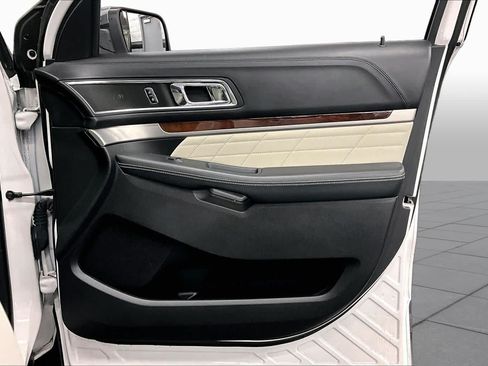 Used 2018 Ford Explorer Platinum AWD/4WD image 22