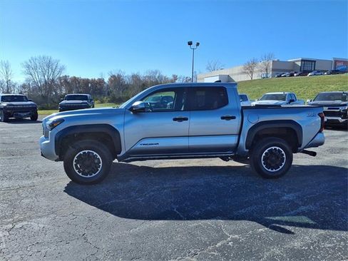 Used 2024 Toyota Tacoma TRD Sport image 25