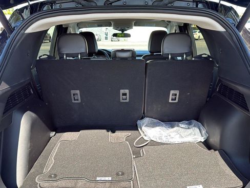 Used 2025 Ford Escape SE w/ Class II Trailer Tow Package FWD image 18