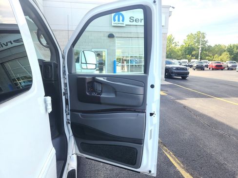 Used 2015 Chevrolet Express 2500 RWD image 37