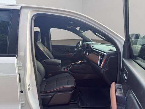 Used 2024 GMC Canyon AT4 w/ Technology Package AWD/4WD image 15