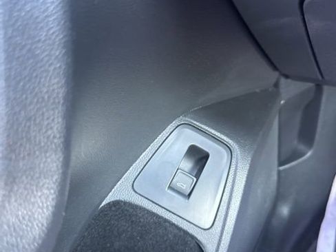 Used 2022 Volkswagen Tiguan SE image 38