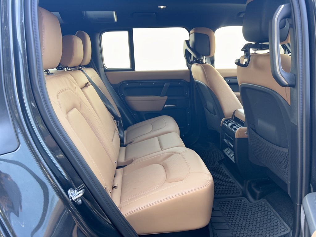 Used 2025 Land Rover Defender 110 X-Dynamic SE AWD/4WD image 29