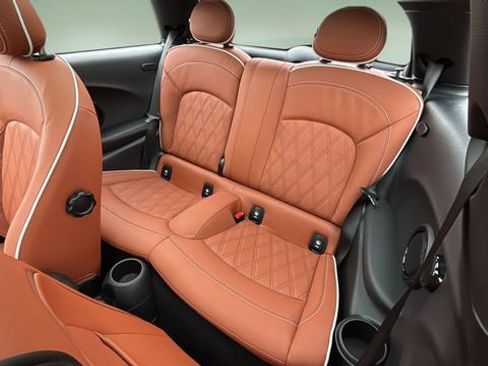 Used 2024 MINI Cooper SE w/ Signature Upholstery Package image 20