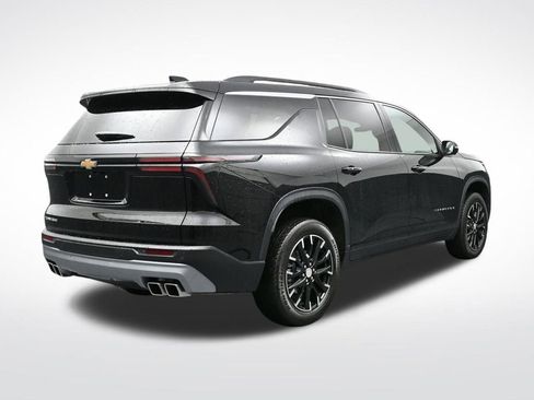 Certified 2025 Chevrolet Traverse LT w/ Sun and Wheel Package image 2