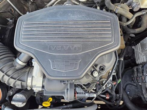 Used 2017 Cadillac XT5 Luxury w/ Driver Awareness Package image 22