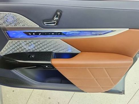 Used 2023 BMW i7 xDrive60 image 25