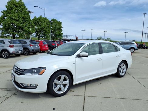 Used 2015 Volkswagen Passat 1.8T Limited Edition FWD image 2