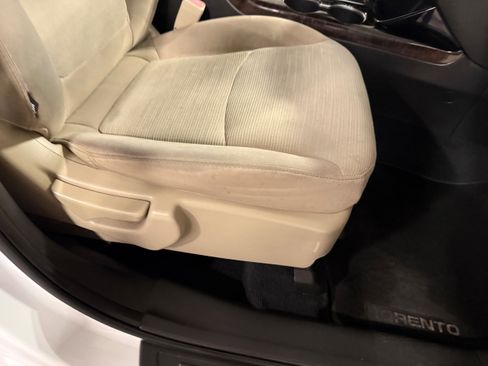 Used 2014 Kia Sorento LX image 8