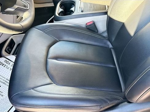 Used 2024 Chrysler Pacifica Touring-L image 20