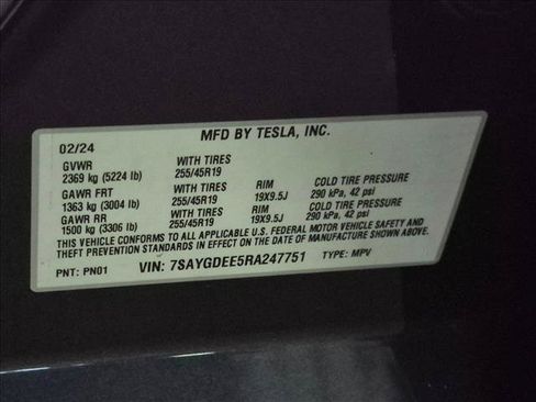 Used 2024 Tesla Model Y Long Range AWD/4WD image 18