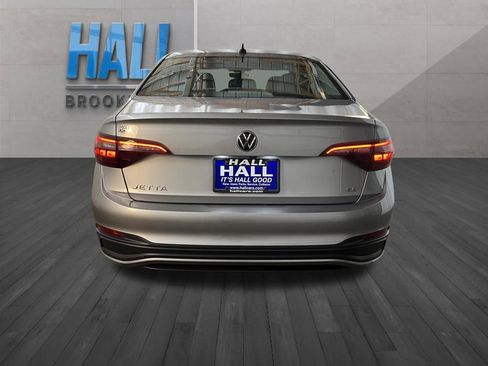 Certified 2023 Volkswagen Jetta SE image 5