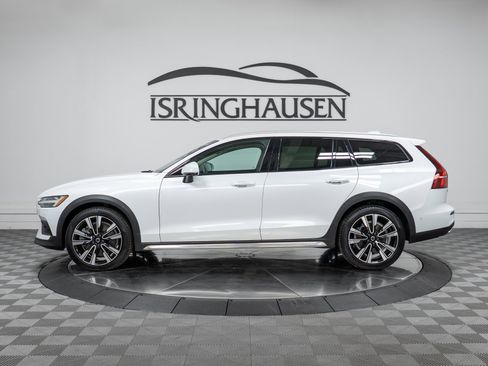 Used 2020 Volvo V60 T5 Cross Country image 8