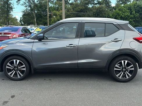 Used 2019 Nissan Kicks SV FWD image 11