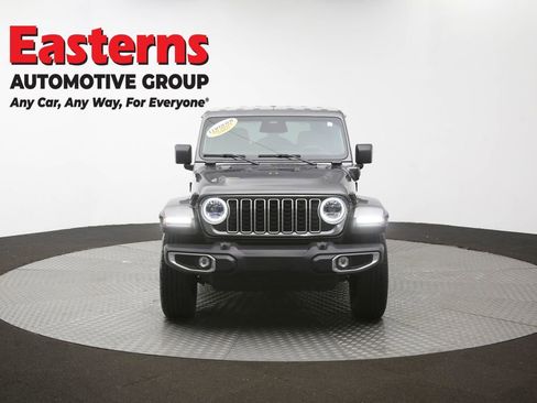 Used 2025 Jeep Wrangler Unlimited Sahara AWD/4WD image 48