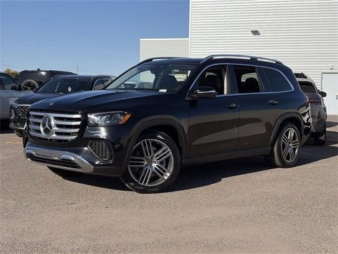 Used 2024 Mercedes-Benz GLS 450 4MATIC image 2