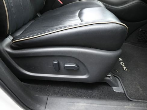 Used 2019 INFINITI QX60 Luxe w/ Essential Package FWD image 16